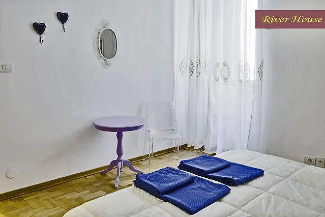 Apartment River House *