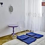 Apartment River House *